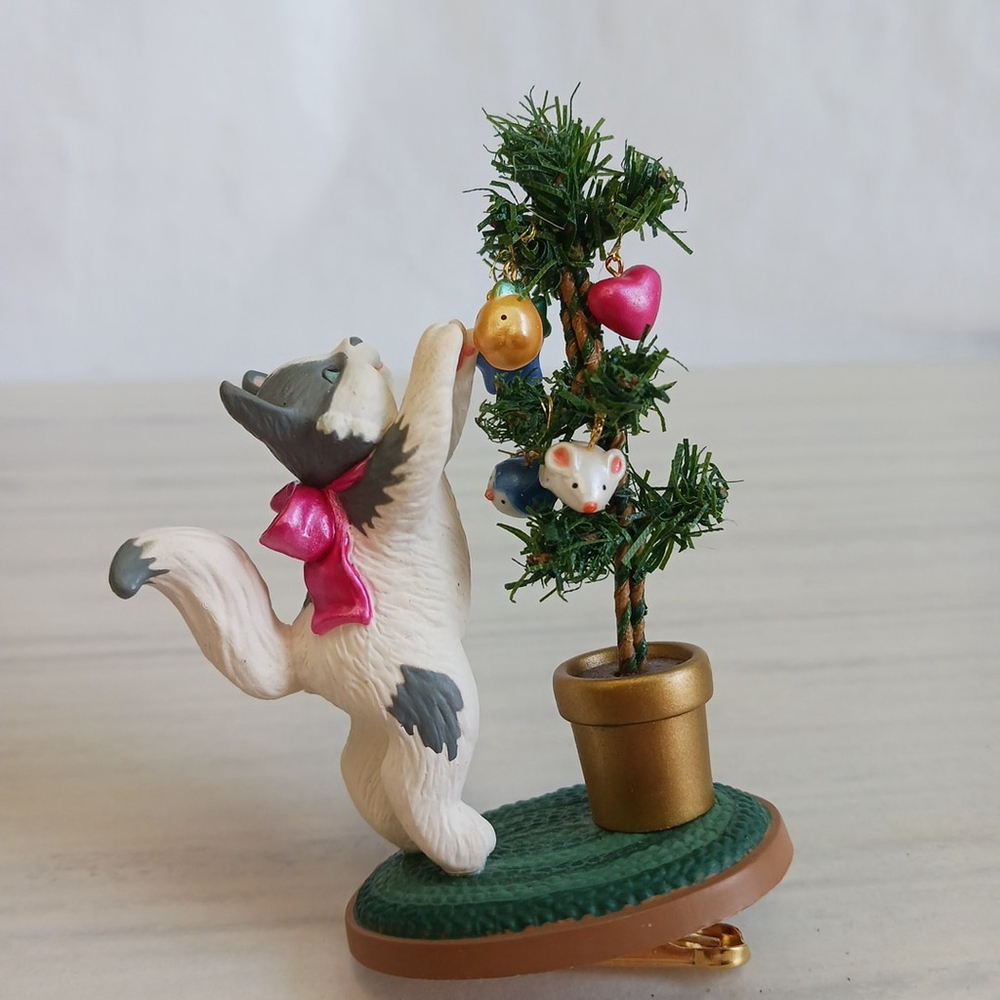 Hallmark Mischievous Kittens 2004 Ornament 6th Series
